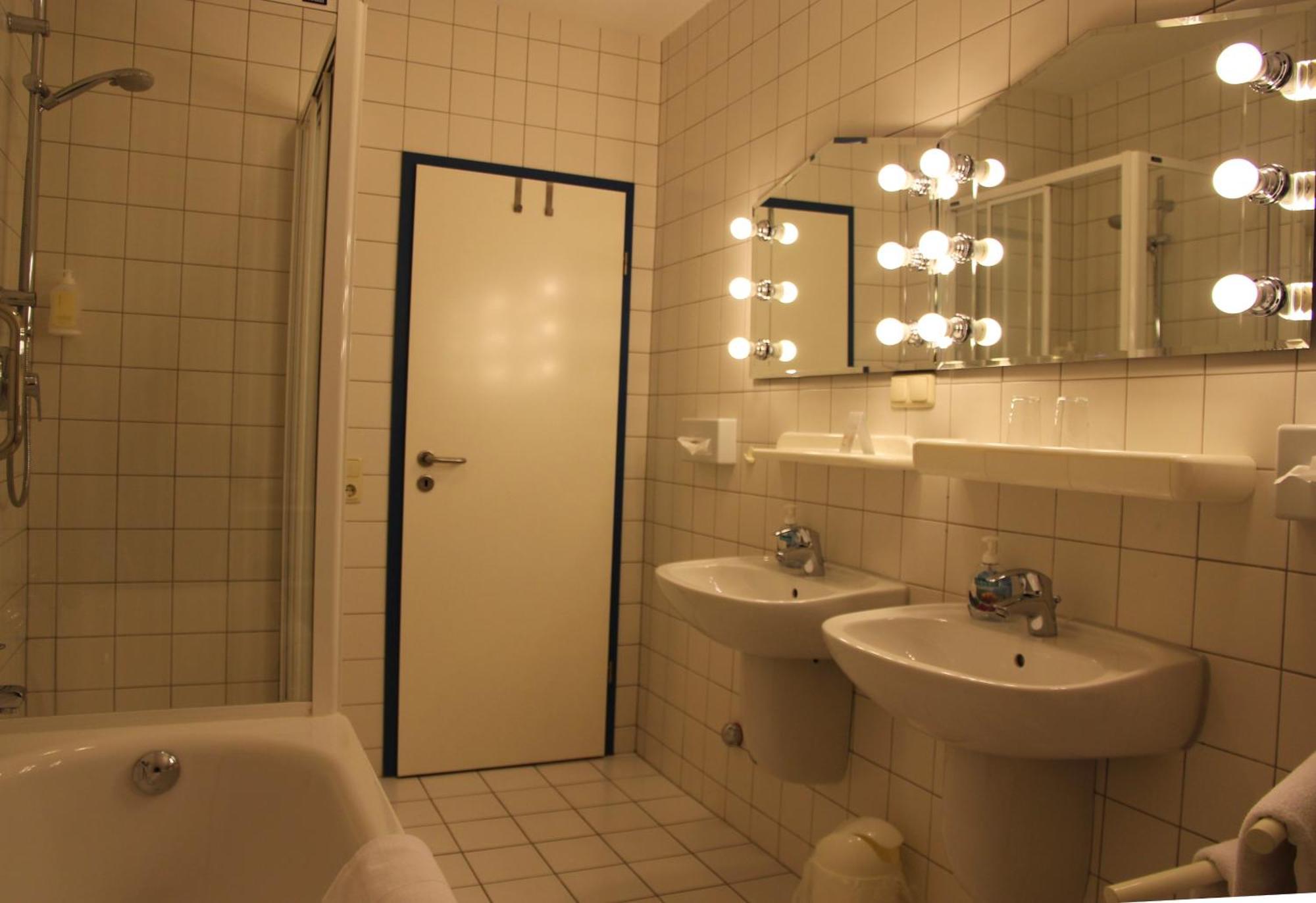 Hotel & Restaurant Seebruecke Zingst Ngoại thất bức ảnh